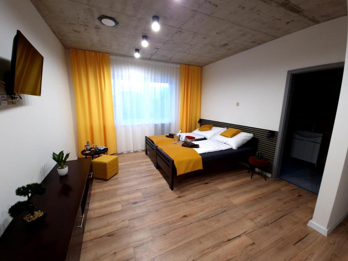 Bird House Hotel Presov Luaran gambar