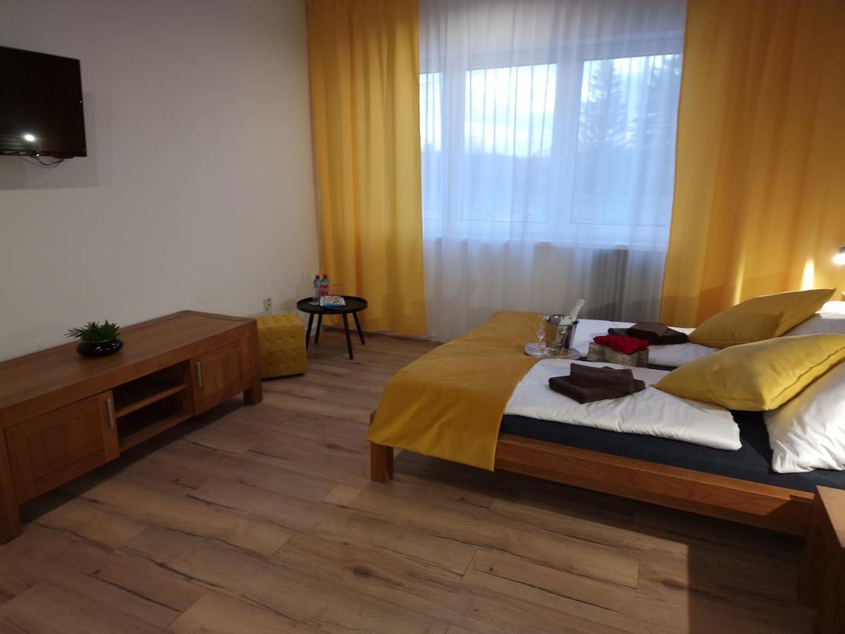 Bird House Hotel Presov Luaran gambar